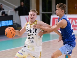 zľava Aatu Albert Kivimäki (Levice) a Richard Rožánek (Nitra)