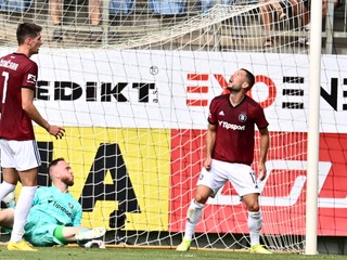 Dominik Holec v bránke AC Sparta Praha.