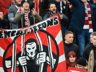 Futbaloví fanúšikovia z celého Nemecka sa zhromaždili, aby protestovali proti novým bezpečnostným opatreniam