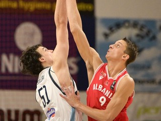 Na snímke zľava Maroš Golian (Slovensko) a Xhulian Tola (Albánsko).