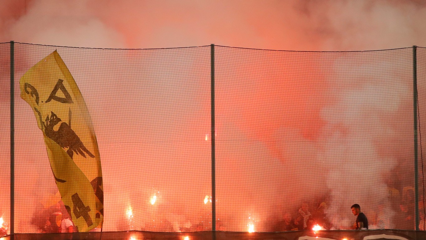 Fanúšikovia AEK Atény.