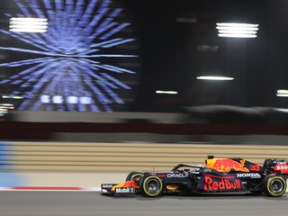 Max Verstappen počas tréningu pred VC Sachiru 2021.