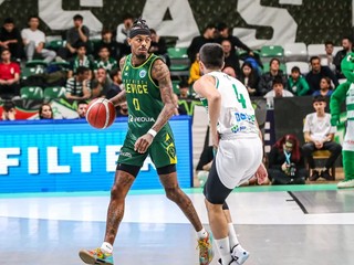 Fotka zo zápasu Bursaspor Basketbol - Patrioti Levice.