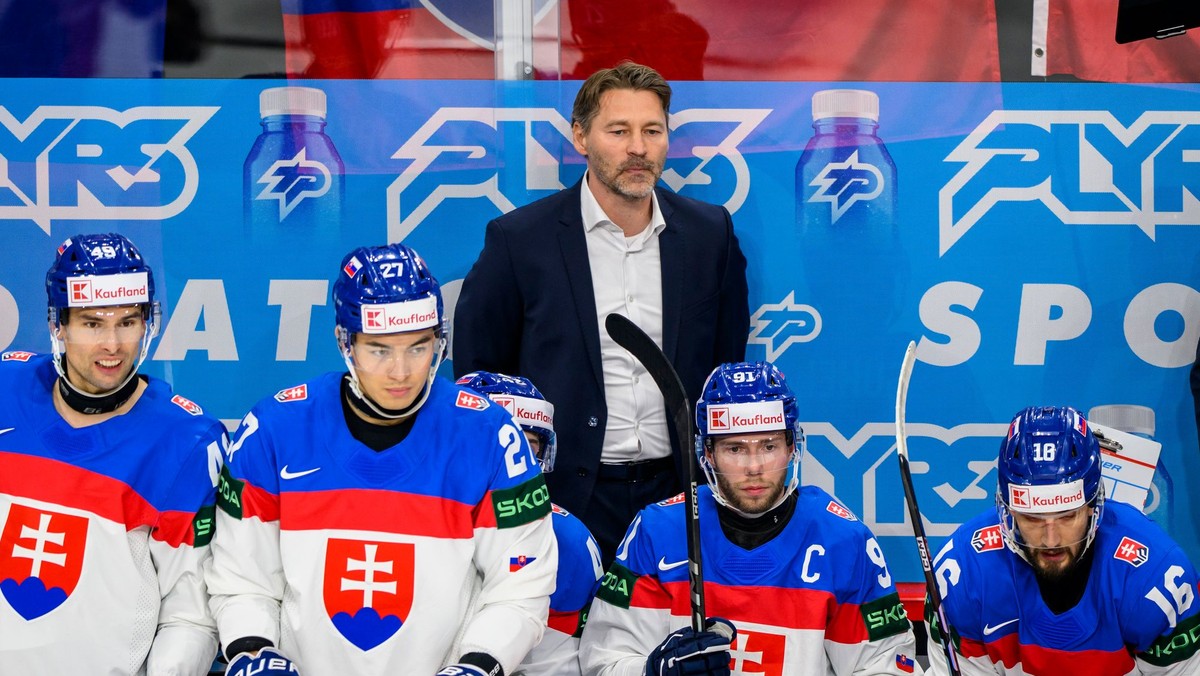 Tréner Slovenska Vladimír Országh v zápase proti Rakúsku na MS v hokeji 2025. 