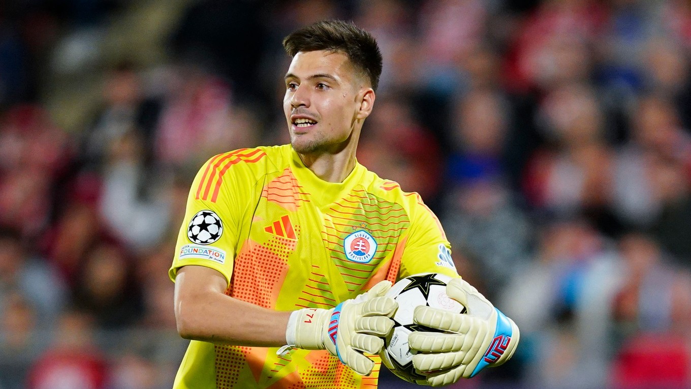 Na snímke je brankár Slovana Bratislava Dominik Takáč. 