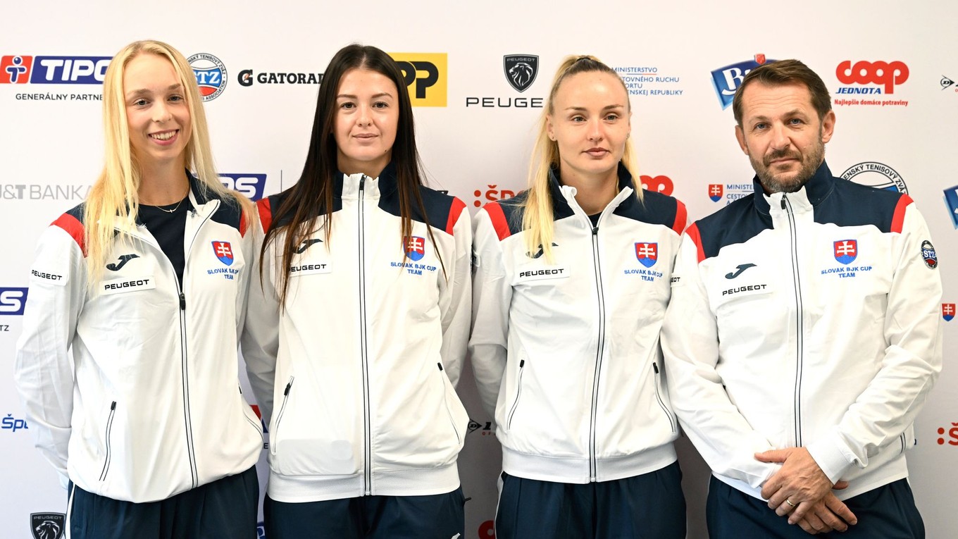 Sprava kapitán Matej Lipták, Rebecca Šramková, Katarína Kužmová a Nina Vargová.