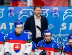 Tréner Slovenska Vladimír Országh v zápase proti Rakúsku na MS v hokeji 2025. 