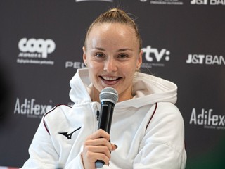 Rebecca Šramková počas tlačovej konferencie pred ženským turnajom J&T Banka Slovak Open 2023