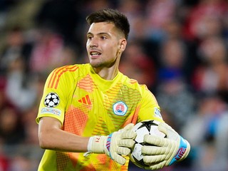 Na snímke je brankár Slovana Bratislava Dominik Takáč. 