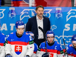 Tréner Slovenska Vladimír Országh v zápase proti Rakúsku na MS v hokeji 2025. 