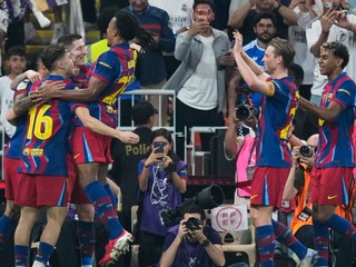 Futbalisti FC Barcelona sa tešia z gólu v zápase proti Realu Madrid.