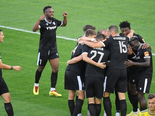 Futbalisti AS Trenčín sa tešia po strelenom góle v zápase proti FC Košice.
