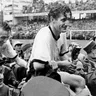 Nemecký kapitán Fritz Walter s trofejou. 