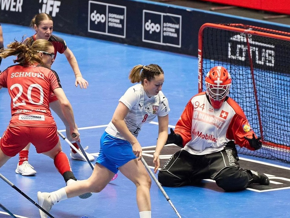 Fotka z finálového zápasu Česko - Švajčiarsko na MS žien vo florbale 2025.