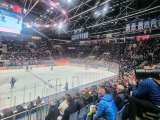 Zaplnené hľadisko počas zápasu Slovan - Košice.
