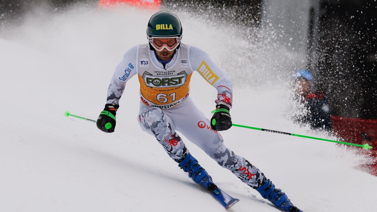 Slovenský lyžiar Andreas Žampa počas obrovského slalomu Svetového pohára v Alta Badii