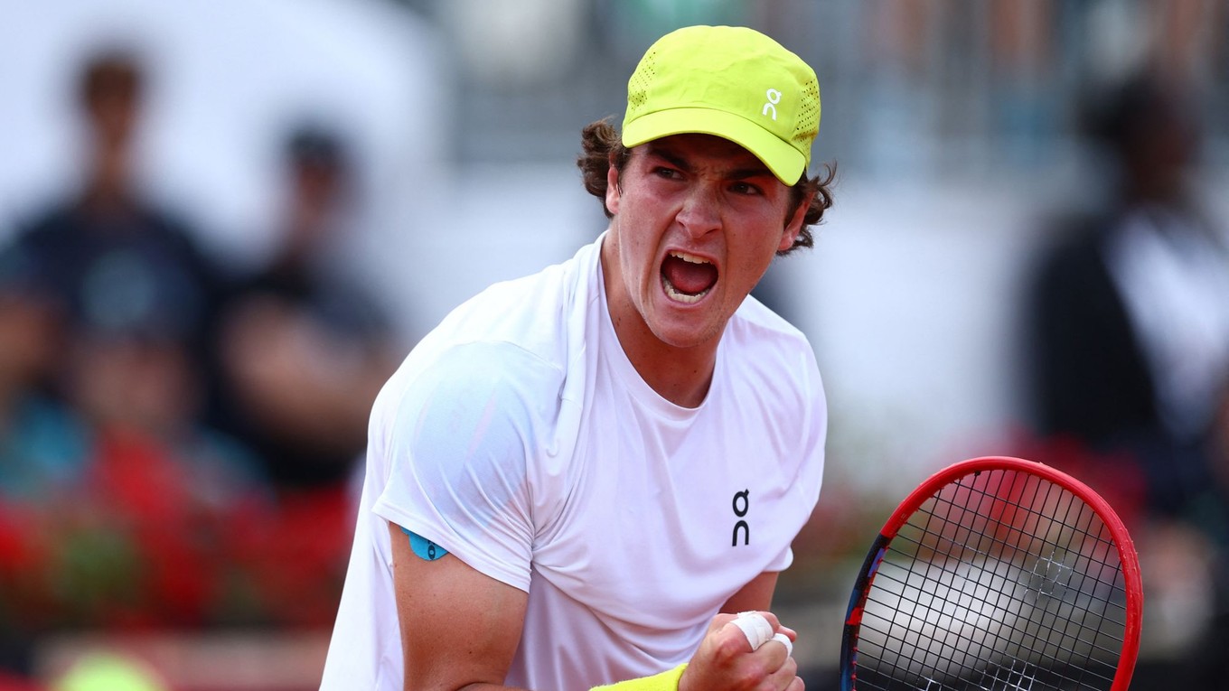 Brazílsky tenista Joao Fonseca na Roland Garros 2025.