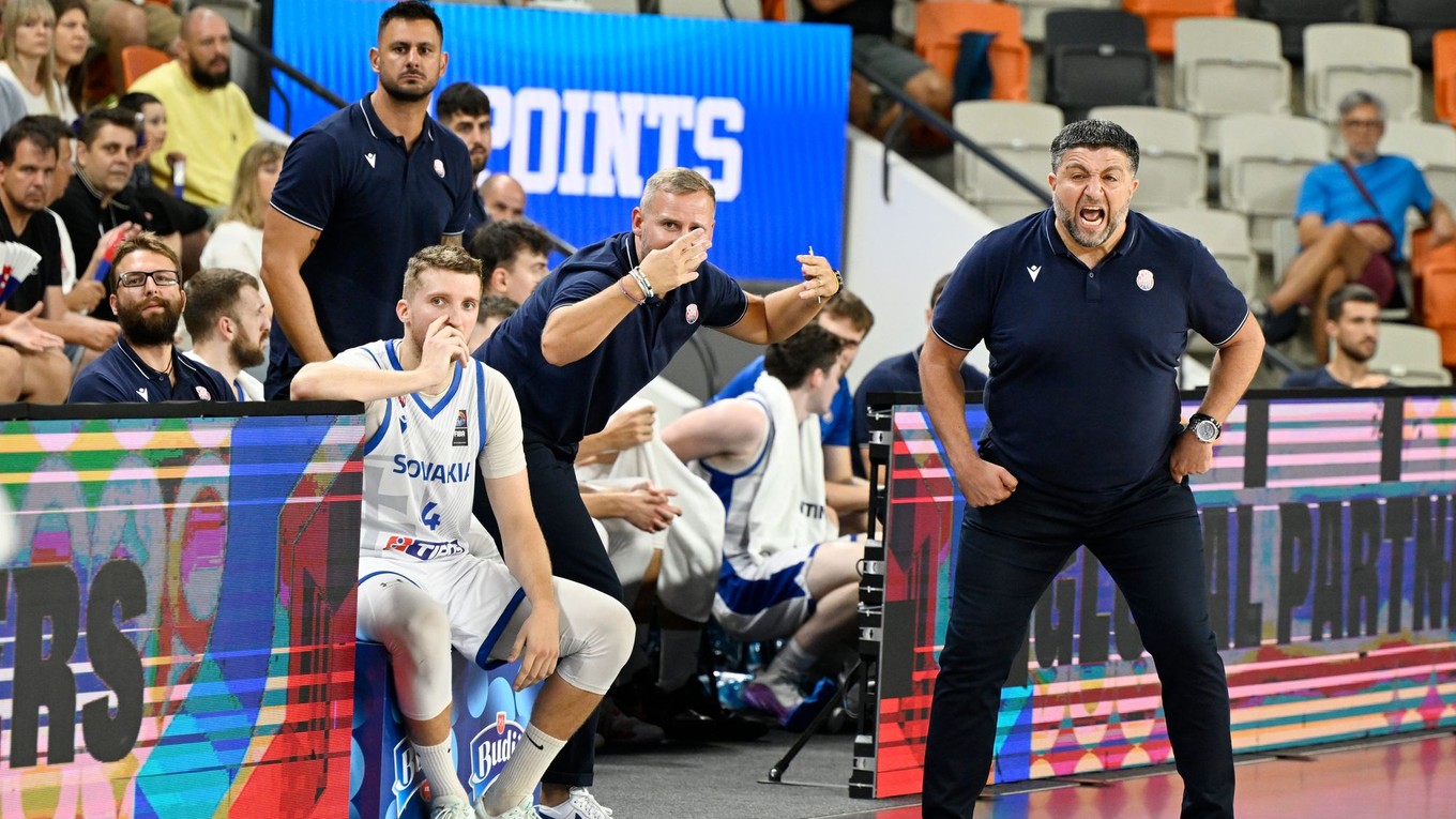 Tréner Slovenska Oliver Vidin v stretnutí druhej fázy predkvalifikácie MS 2027 v basketbale mužov  Slovensko - Švajčiarsko.