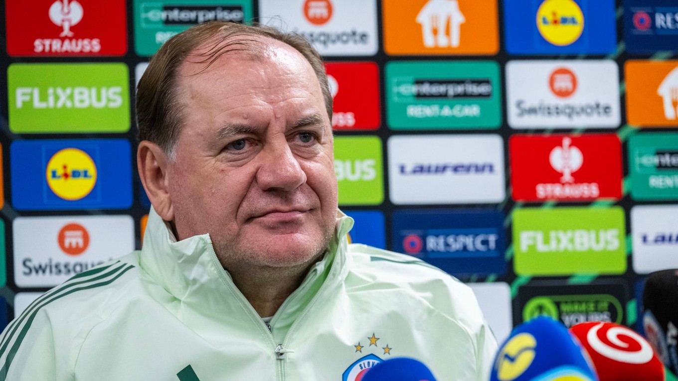 Na snímke tréner ŠK Slovan Bratislava Vladimír Weiss st. počas tlačovej konferencie pred štvrtkovým zápasom 3. kola ligovej fázy Konferenčnej ligy KuPS Kuopio - ŠK Slovan Bratislava.