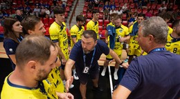 Hádzanári HK Bojnice s trénerom.