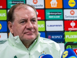 Na snímke tréner ŠK Slovan Bratislava Vladimír Weiss st. počas tlačovej konferencie pred štvrtkovým zápasom 3. kola ligovej fázy Konferenčnej ligy KuPS Kuopio - ŠK Slovan Bratislava.