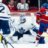 Brankár Samuel Hlavaj (uprostred) počas prípravy na novú sezónu NHL v bránke Toronta. 