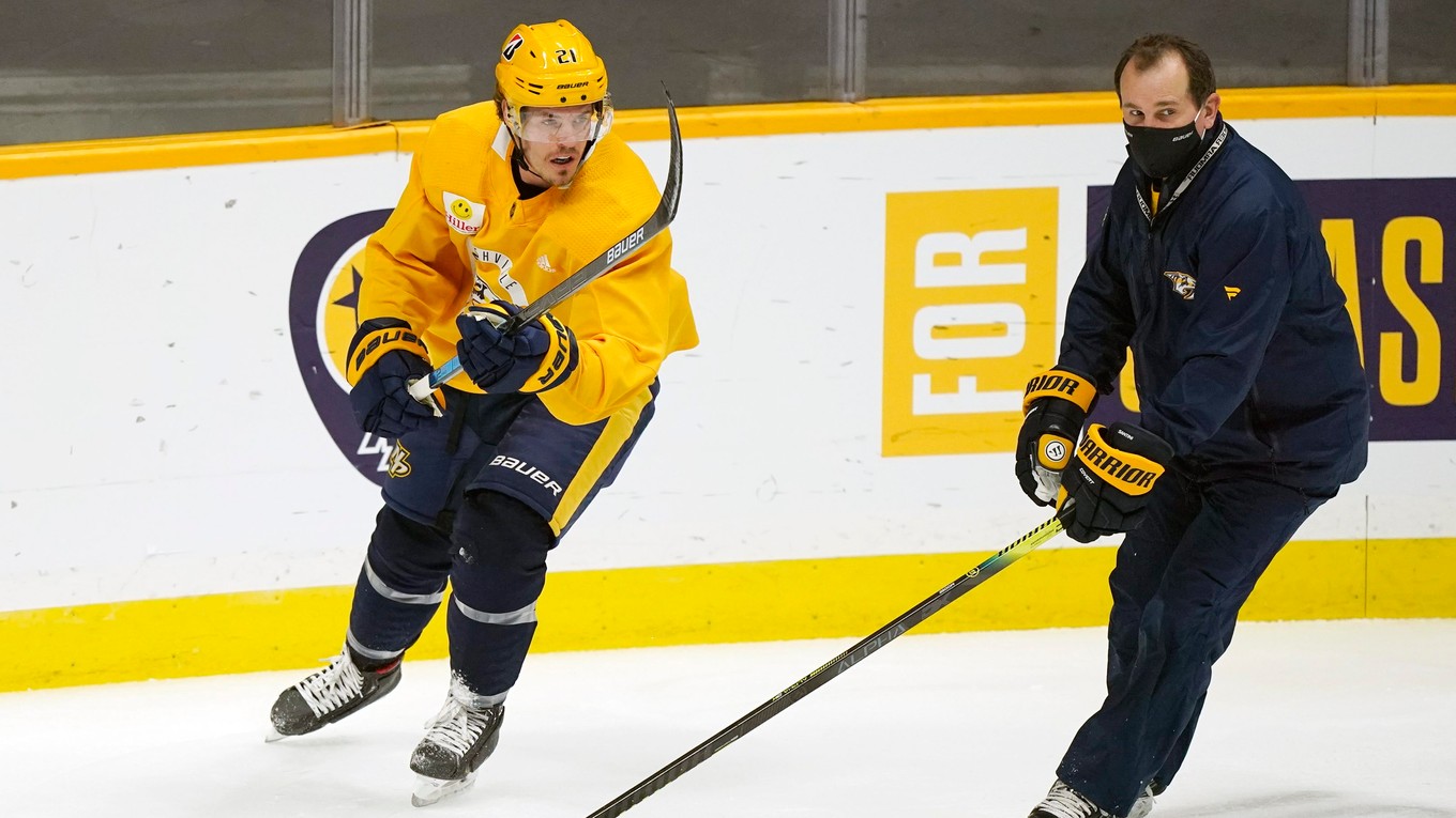 Nick Cousins a asistent trénera v Nashville Predators Todd Richards.