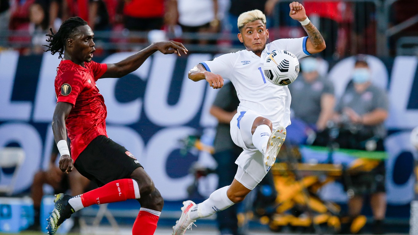 Hráči Salvádoru (v bielom) zvíťazili aj vo svojom druhom stretnutí na Gold Cupe.