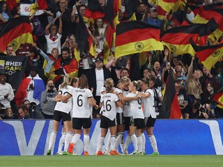 Futbalistky Nemecka oslavujú postup do finále ME žien 2022.