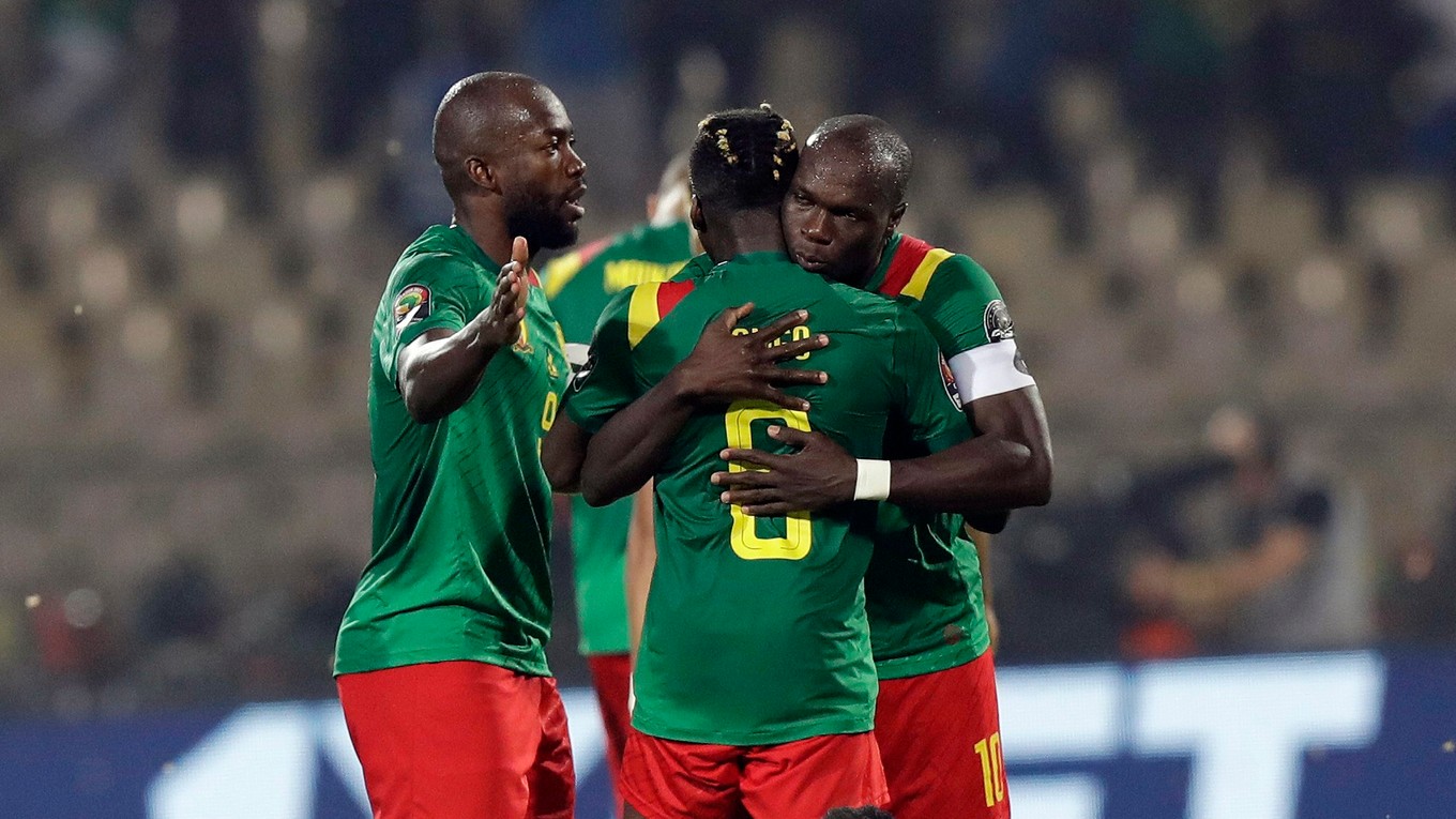 Radosť kamerunských hráčov po strelení vyrovnávajúceho gólu v zápase Africkej Ligy Národov o bronz proti Burkine Faso. 