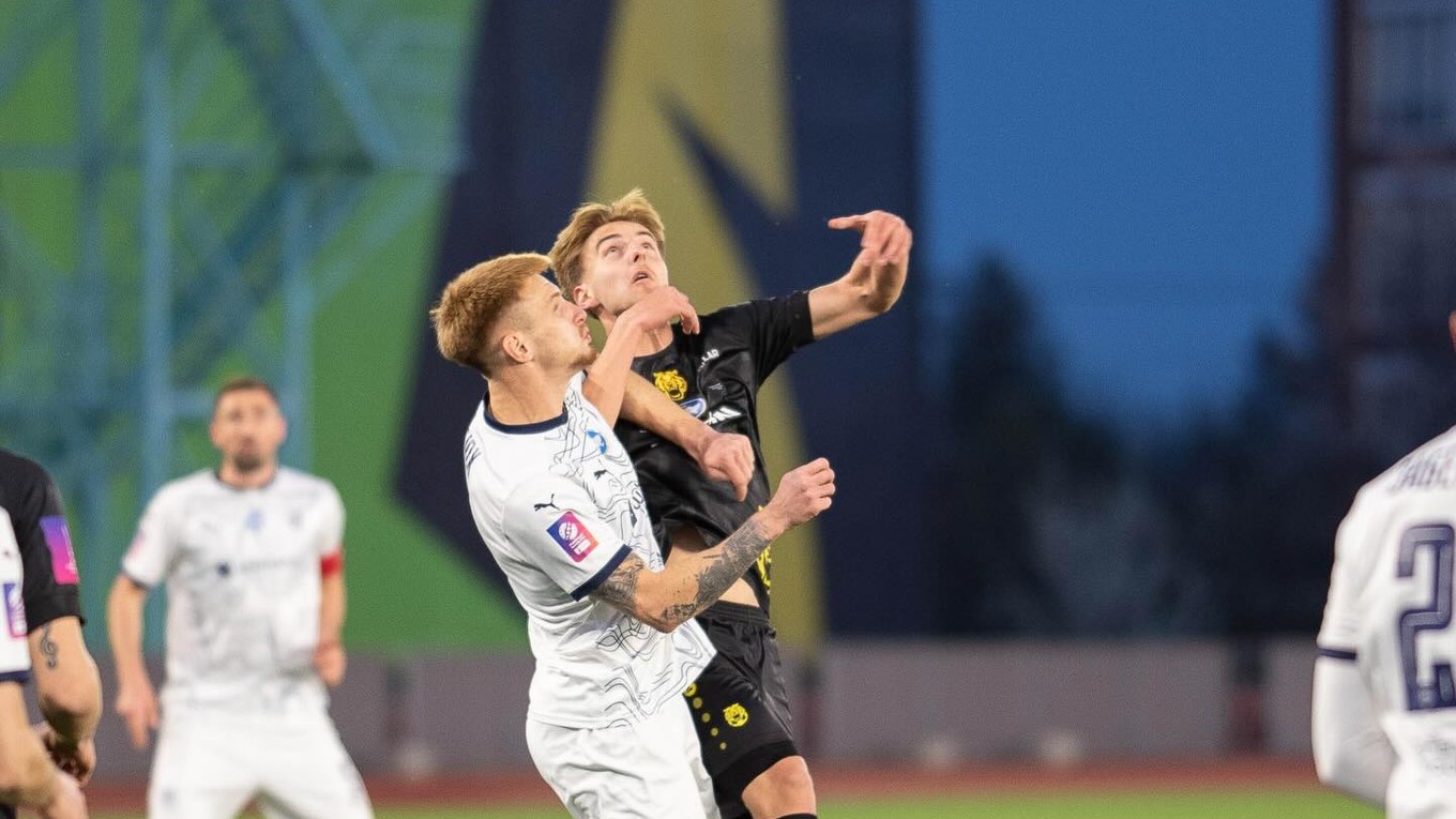 Momentka zo zápasu Černihiv - Metalist.