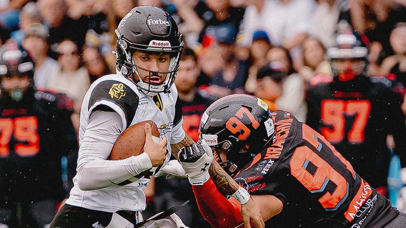 Momentka zo zápasu Nitra Knights - Vysočina Gladiators v Czech Bowle 2026.