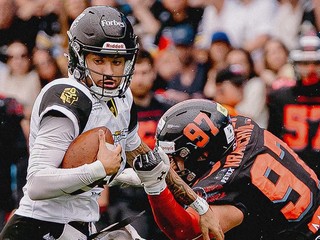 Momentka zo zápasu Nitra Knights - Vysočina Gladiators v Czech Bowle 2026.