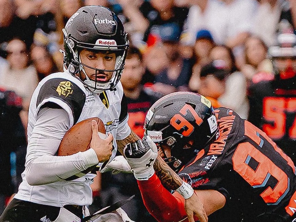 Momentka zo zápasu Nitra Knights - Vysočina Gladiators v Czech Bowle 2026.