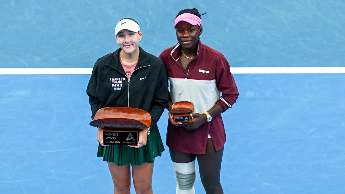 Mirra Andrejevová a Victoria Mboková. 