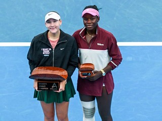 Mirra Andrejevová a Victoria Mboková. 