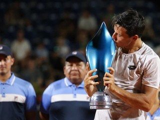 Luciano Darderi sa teší z triumfu na turnaji ATP Córdoba 2024.