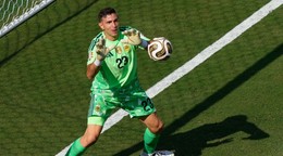 Emiliano Martinez.
