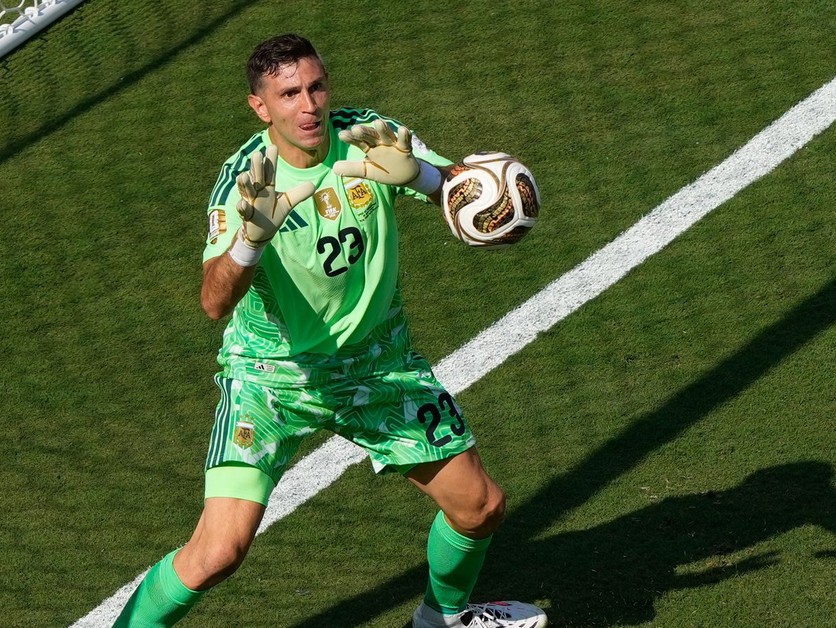 Emiliano Martinez.