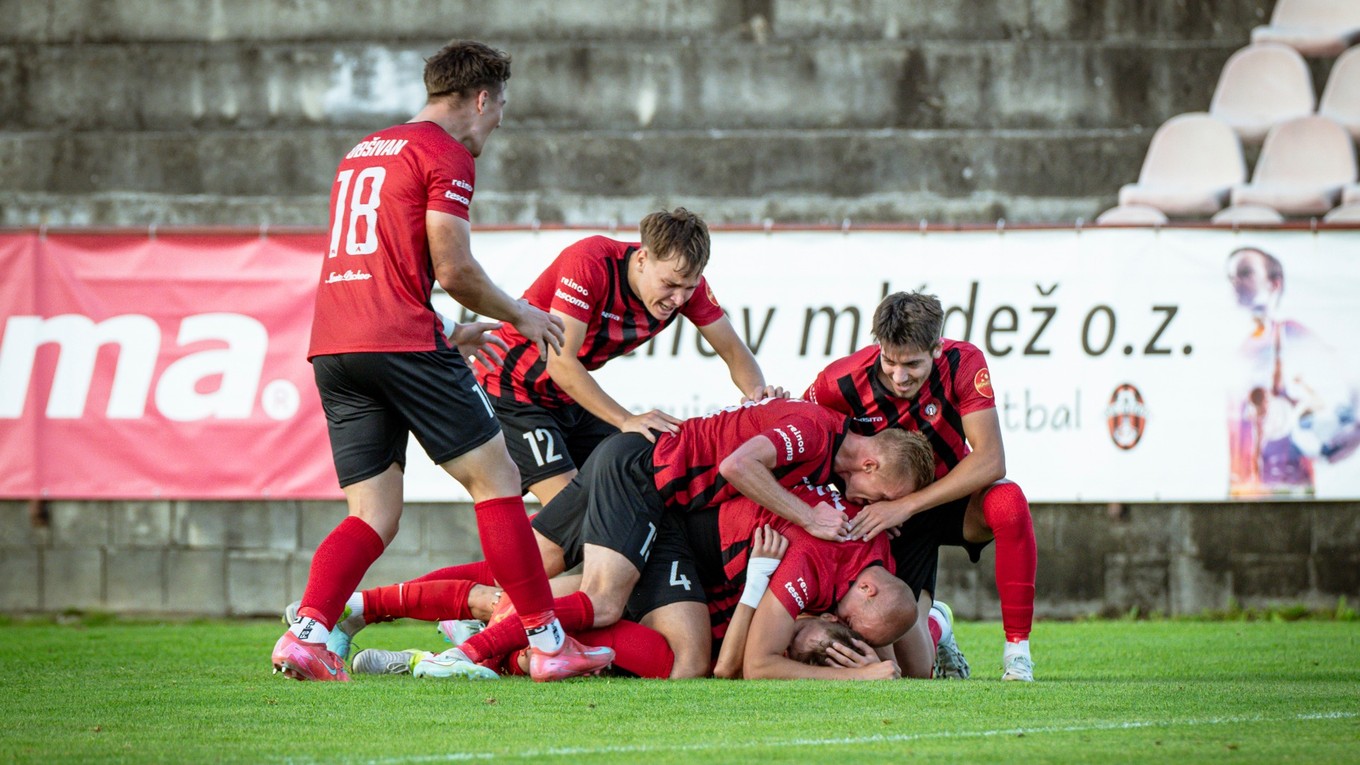 Futbalisti MŠK Púchov.