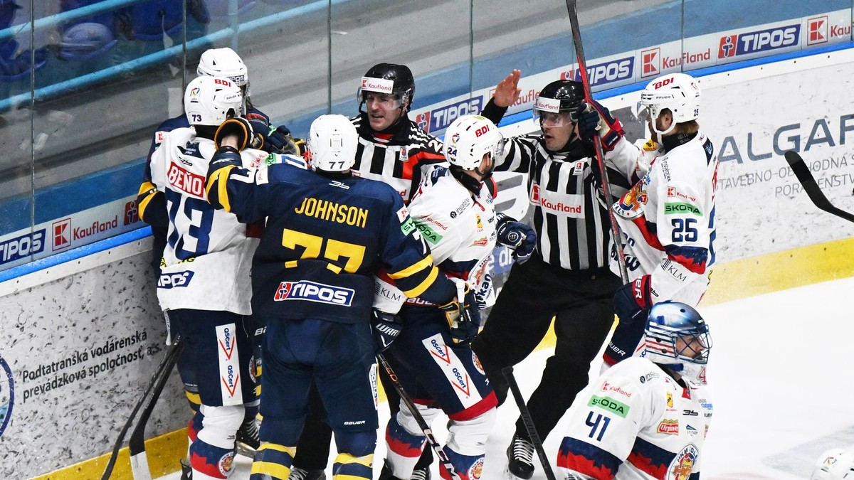 Súboj Spišiakov so Zvolenom má dohru. SZĽH už v play-off nepočíta s dvojicou rozhodcov
