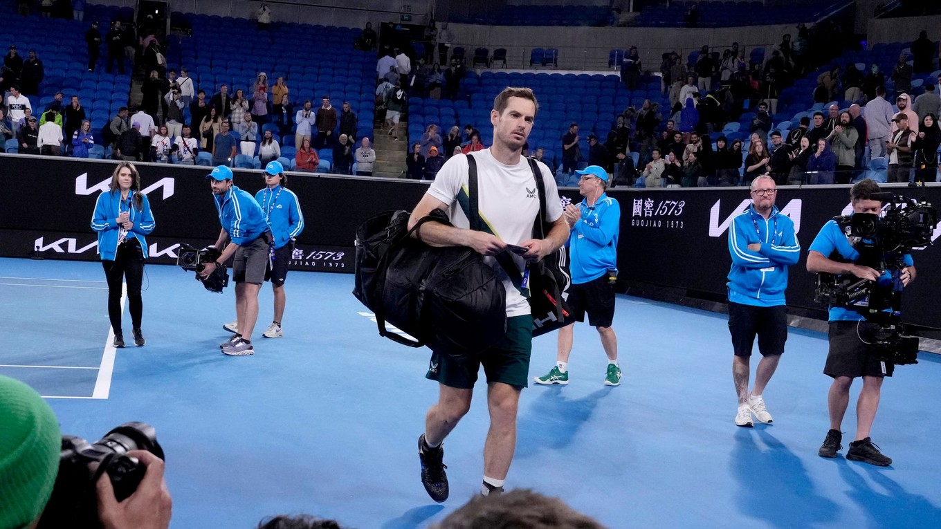 Andy Murray po nočnom zápase s Thanasim Kokkinakisom na Australian Open 2023.