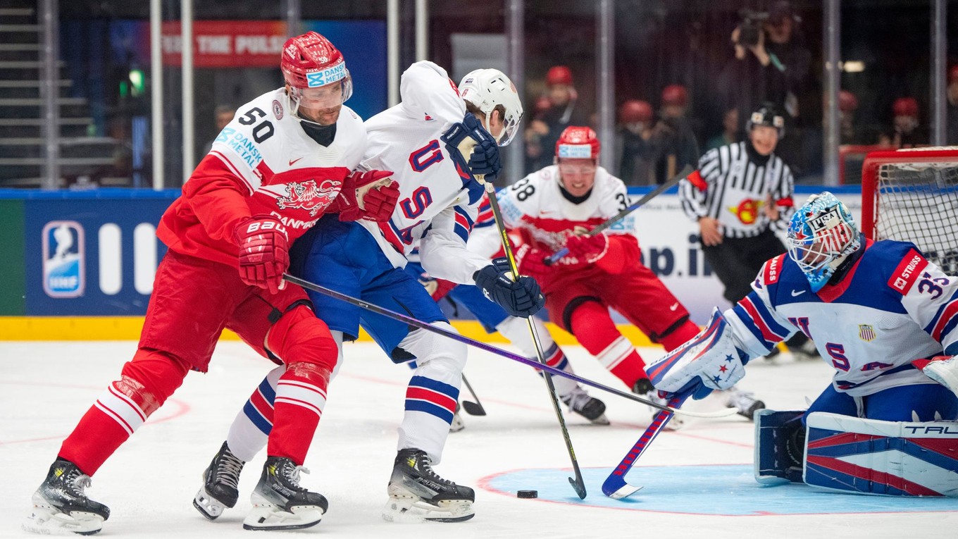 Fotka zo zápasu Dánsko - USA na MS v hokeji 2025.