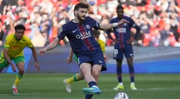 Chviča Kvaracchelija skóruje.