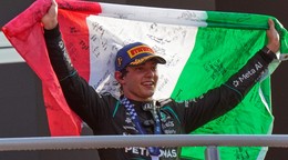 Kimi Antonelli oslavuje víťazstvo na Veľkej cene Talianska 2026.