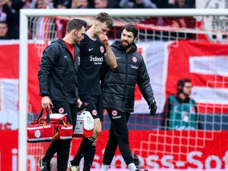 Saša Kalajdžič z Eintrachtu Frankfurt sa zranil
