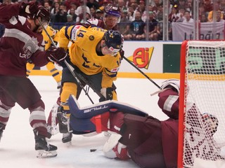 Fotka zo zápasu Lotyšsko - Švédsko na MS v hokeji 2024.