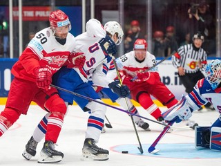 Fotka zo zápasu Dánsko - USA na MS v hokeji 2025.