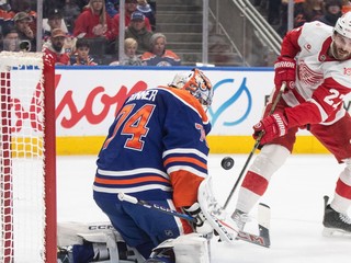 Michael Rasmussen a Stuart Skinner.