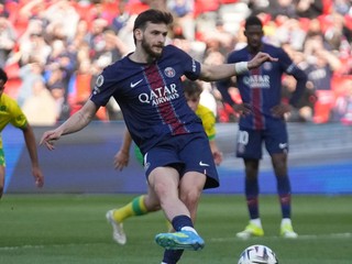 Chviča Kvaracchelija skóruje.